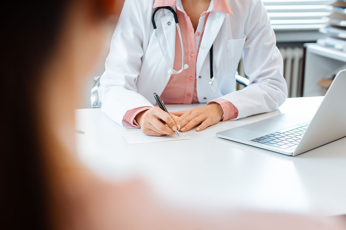 doctor and patient discussing prescription drug abuse