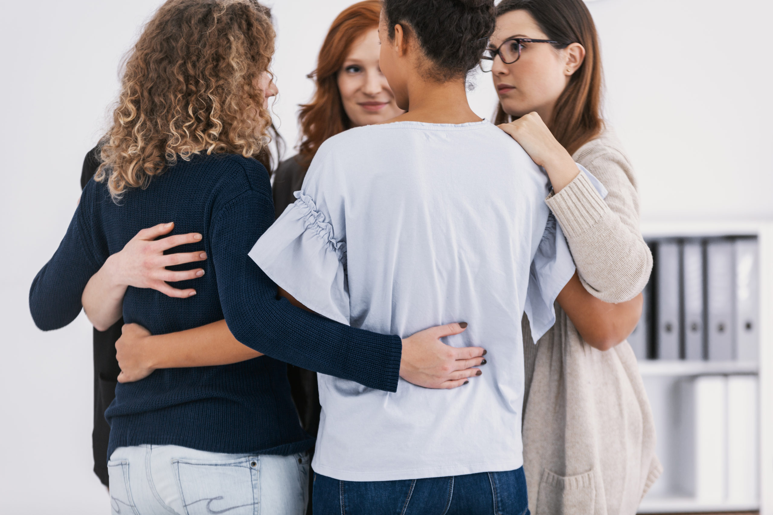 Women supporting each other during gender responsive therapy